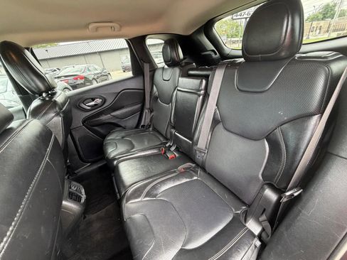 Used 2015 Jeep Cherokee Limited w/ Luxury Group AWD/4WD image 17