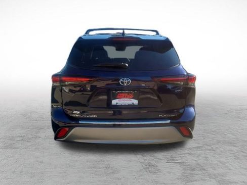 Used 2025 Toyota Highlander Platinum image 7