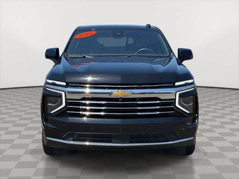Used 2025 Chevrolet Suburban LT AWD/4WD image 2