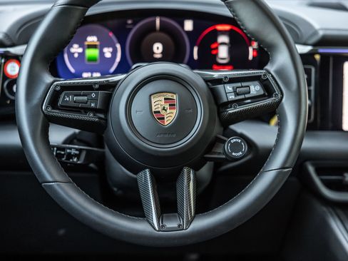 Certified 2026 Porsche Macan 4S Electric AWD/4WD image 11