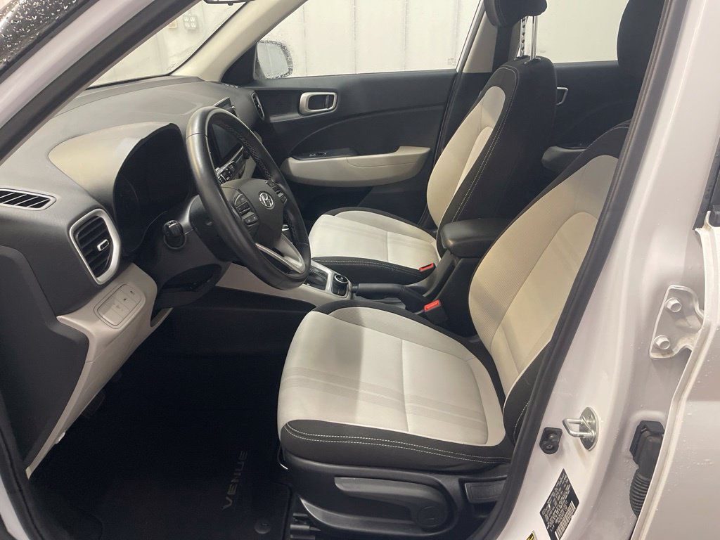 Used 2022 Hyundai Venue SEL w/ Cargo Package FWD image 11