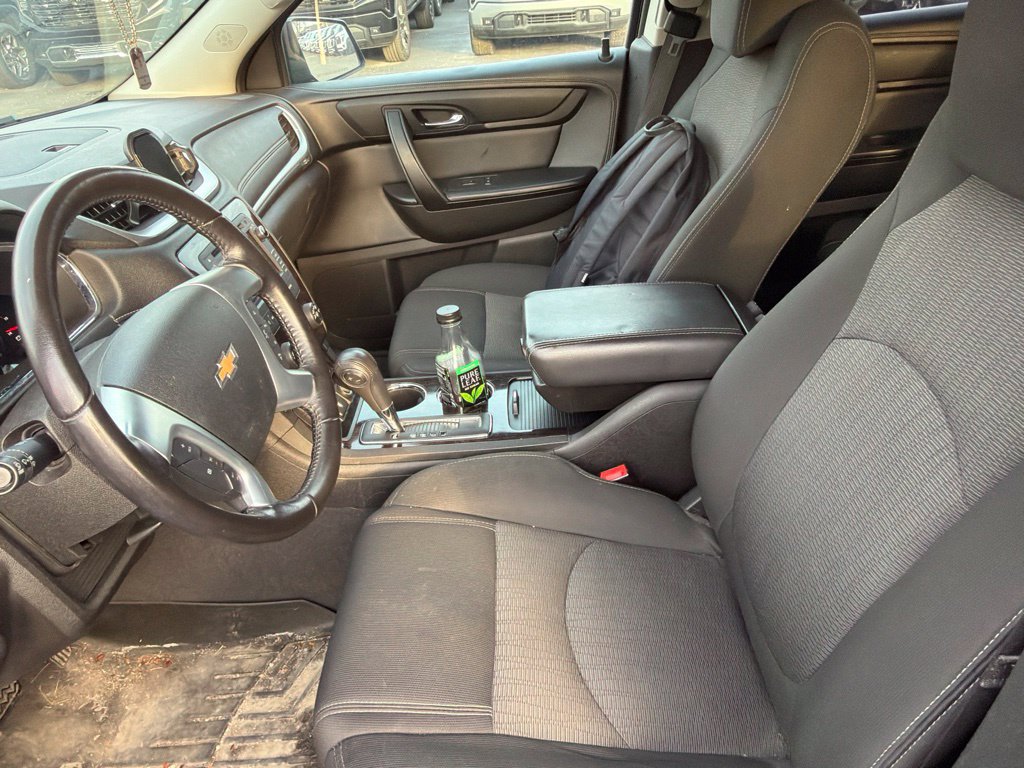 Used 2016 Chevrolet Traverse LT w/ Style and Technology Package FWD image 3