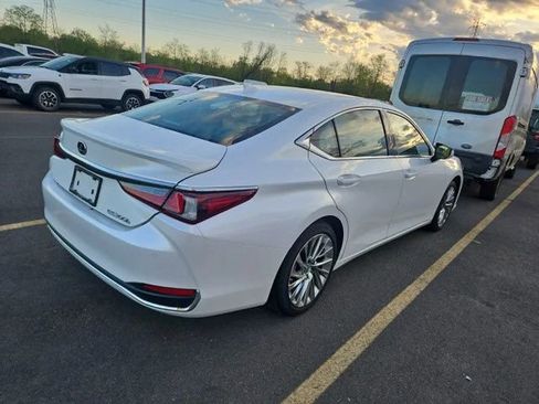 Used 2023 Lexus ES 300h Ultra Luxury w/ Accessory Package (Z1) FWD image 3