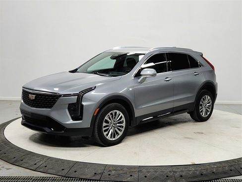 Used 2024 Cadillac XT4 Premium Luxury image 3