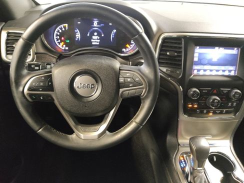 Used 2018 Jeep Grand Cherokee Laredo image 22