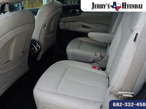 Used 2025 Kia Sorento EX image 22