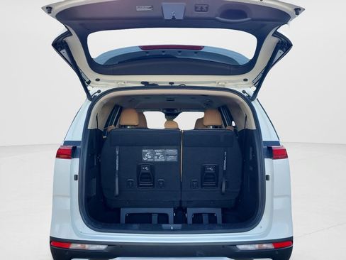 Used 2024 Kia Carnival EX FWD image 10