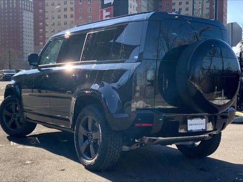 New 2026 Land Rover Defender 110 X-Dynamic SE image 12