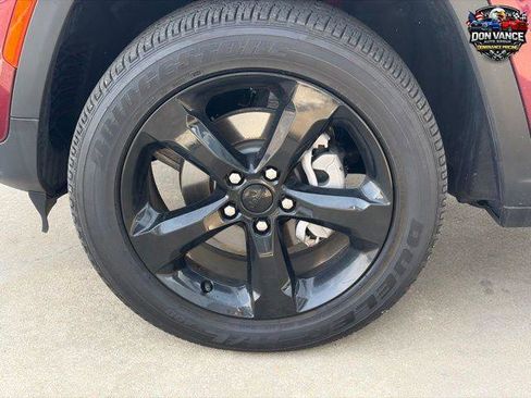 Certified 2025 Jeep Grand Cherokee Altitude image 23