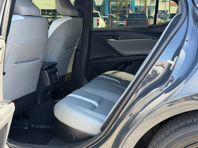 Used 2025 Toyota Camry SE FWD image 18