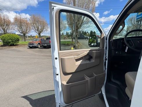 New 2026 Chevrolet Express 2500 w/ Driver Convenience Package image 12