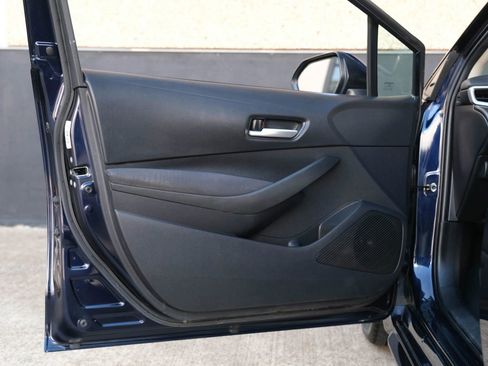 Used 2021 Toyota Corolla LE image 19