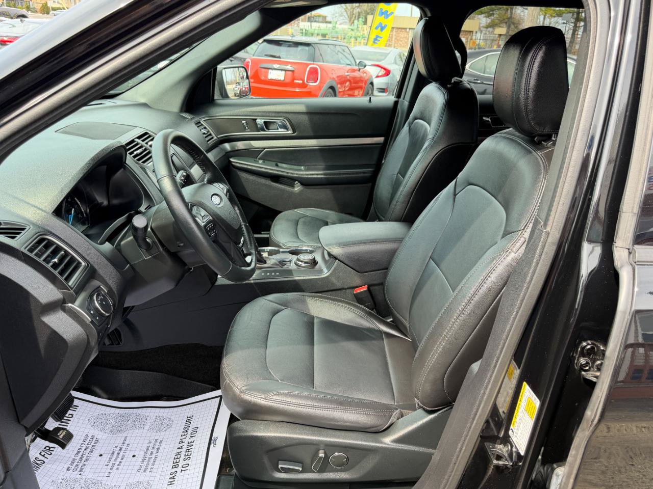 Used 2018 Ford Explorer XLT w/ Equipment Group 202A AWD/4WD image 12