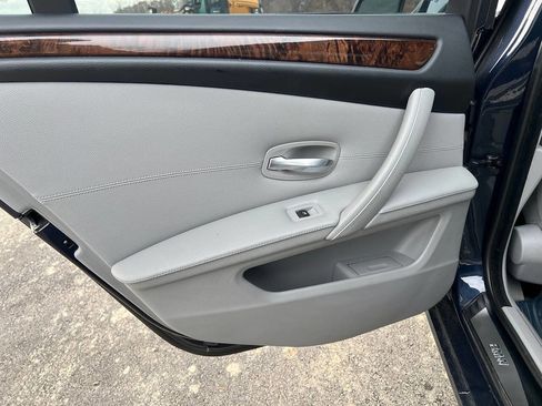 Used 2010 BMW 528i xDrive Sedan image 10