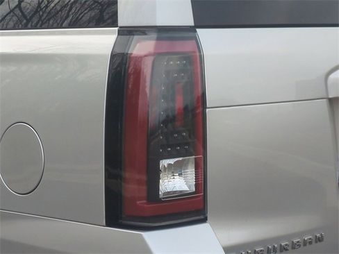 Used 2016 Chevrolet Suburban LT image 25