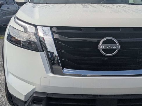 Used 2024 Nissan Pathfinder SV AWD/4WD image 8