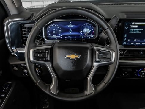 Used 2025 Chevrolet Silverado 2500 LT w/ Convenience Package image 16