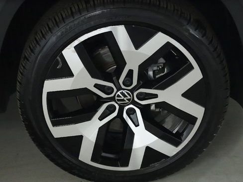 Used 2023 Volkswagen Taos SEL image 10