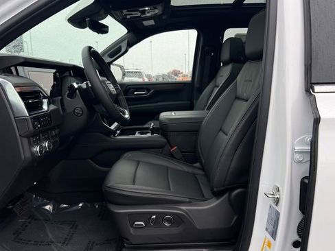 New 2026 GMC Yukon XL Denali w/ Denali Reserve Package image 11