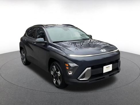 Used 2025 Hyundai Kona SEL image 3
