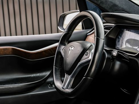 Used 2017 Tesla Model X 90D image 18