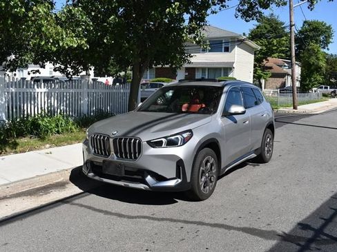 Used 2025 BMW X1 xDrive28i AWD/4WD image 2