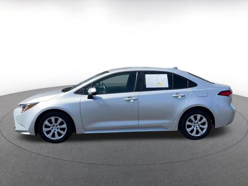 Used 2025 Toyota Corolla LE FWD image 9