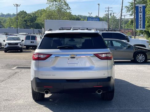 Used 2021 Chevrolet Traverse LT w/ LT Premium Package AWD/4WD image 4