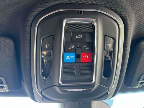 Used 2024 Jeep Grand Cherokee Limited image 9