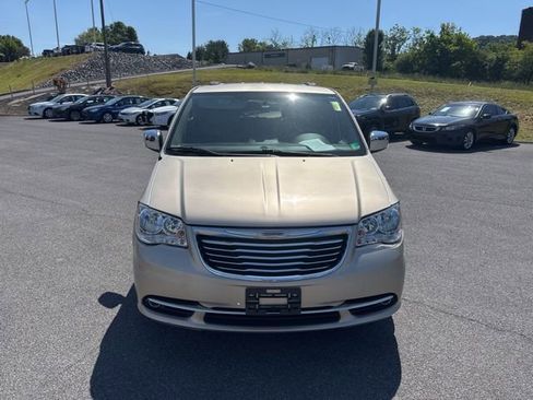 Used 2012 Chrysler Town & Country Touring-L w/ Premium Group FWD image 3