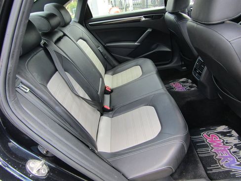 Used 2018 Volkswagen Passat 3.6 FWD image 6