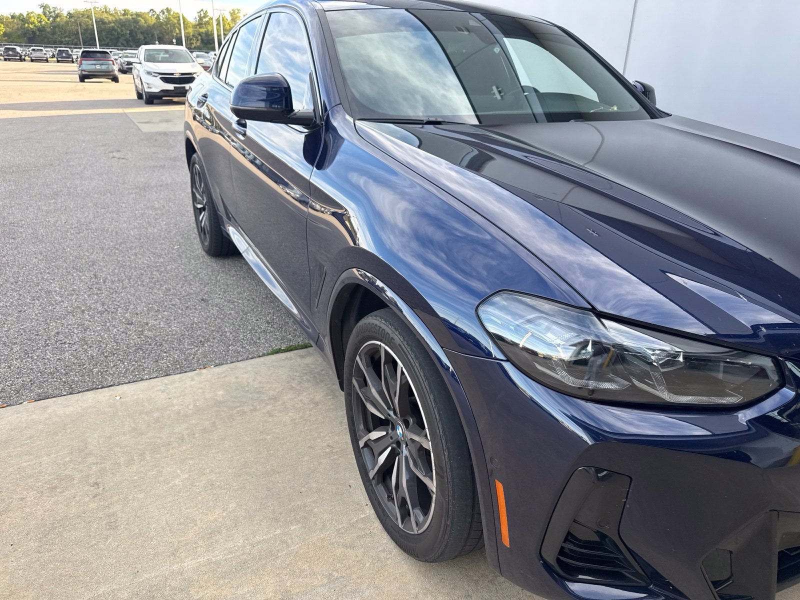 Used 2023 BMW X4 xDrive30i w/ M Sport Package AWD/4WD image 4