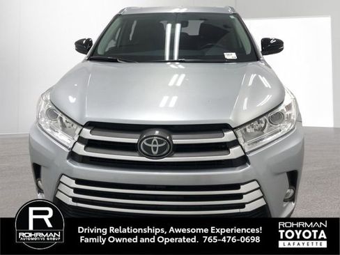 Used 2019 Toyota Highlander XLE AWD/4WD image 10