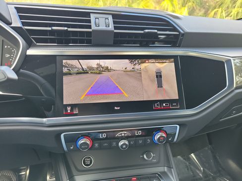 Certified 2025 Audi Q3 2.0T Premium Plus w/ Premium Plus Package image 26