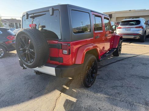 Used 2012 Jeep Wrangler Unlimited Sahara w/ Connectivity Group AWD/4WD image 5