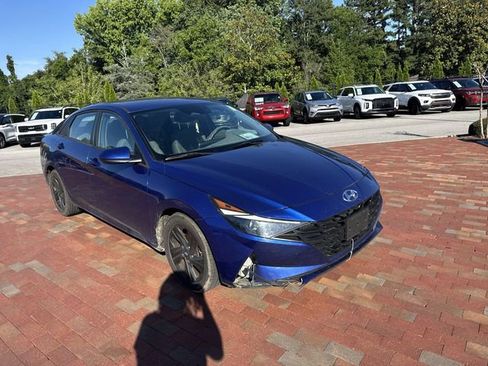 Used 2021 Hyundai Elantra SEL FWD image 19