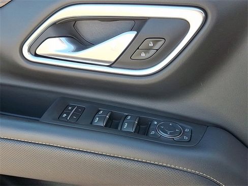 Used 2024 Chevrolet Suburban Premier image 23