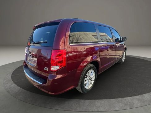 Used 2019 Dodge Grand Caravan SXT image 5