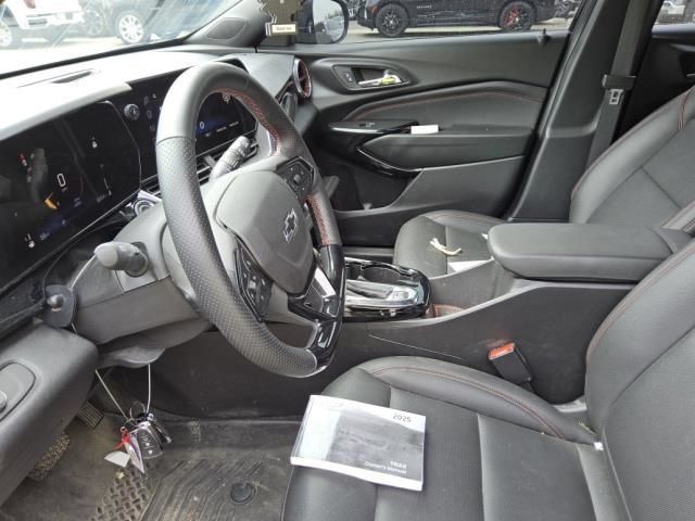 Used 2025 Chevrolet Trax RS FWD image 4
