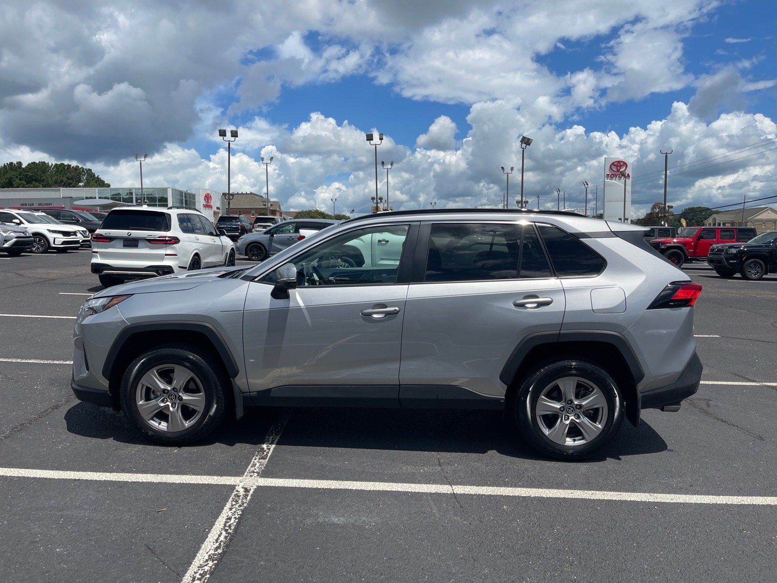 Used 2025 Toyota RAV4 XLE w/ Convenience Package FWD image 13