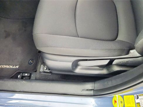 Used 2022 Toyota Corolla LE FWD image 30