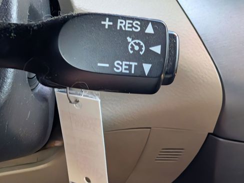 Used 2011 Toyota RAV4 2WD image 16