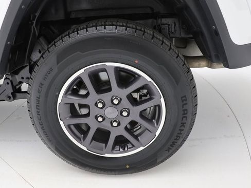 Used 2023 Jeep Gladiator Overland image 12