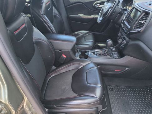 Used 2019 Jeep Cherokee Trailhawk w/ Cold Weather Group image 21