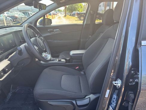 Used 2025 Kia Sportage LX FWD image 27
