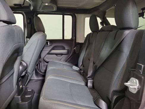 Used 2025 Jeep Wrangler Unlimited Sahara AWD/4WD image 23