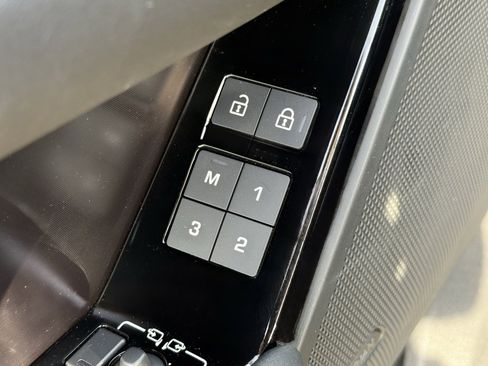 Certified 2026 Land Rover Range Rover Velar Dynamic SE image 17