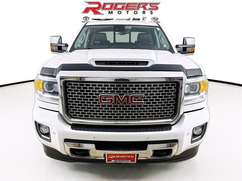 Used 2017 GMC Sierra 3500 Denali w/ Suspension Package, Off-Road AWD/4WD image 7