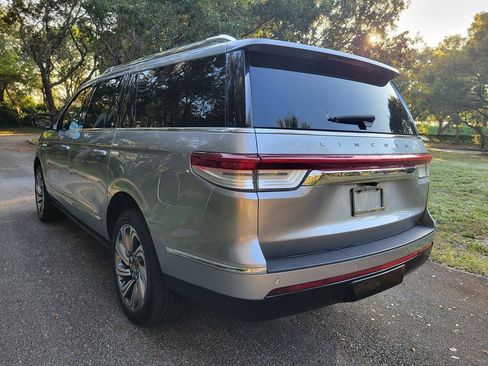 Used 2024 Lincoln Navigator L 4WD image 5