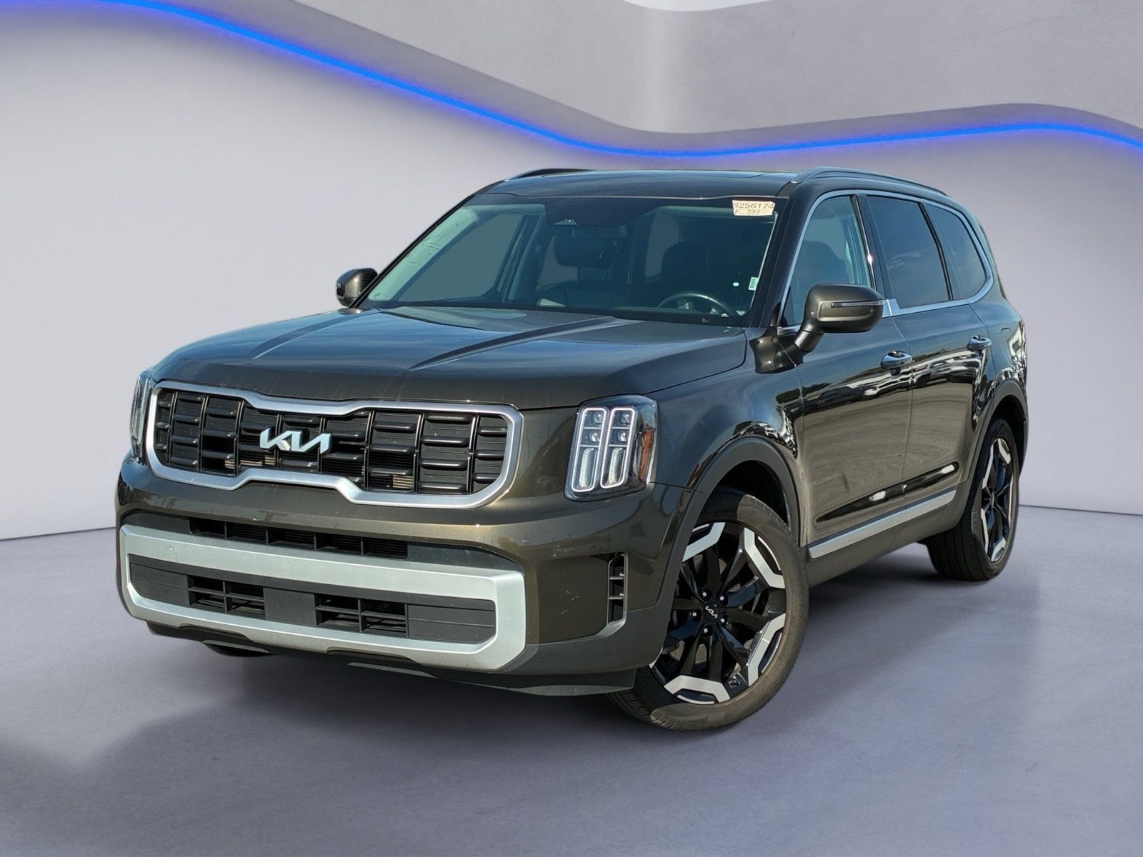 Used 2025 Kia Telluride S AWD/4WD image 2
